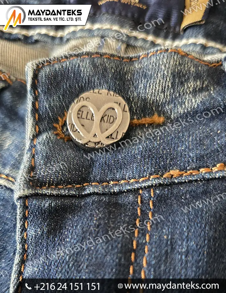 Bouton métallique renforcé pour jeans, vestes et pantalons en textile épais Bouton métallique renforcé pour jeans, vestes et pantalons en textile épais