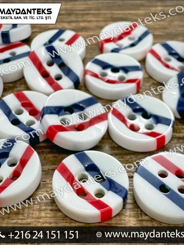 Bouton de chemise 4 trous en résine tricolore bleu blanc rouge rayé – accessoire mercerie grossiste.