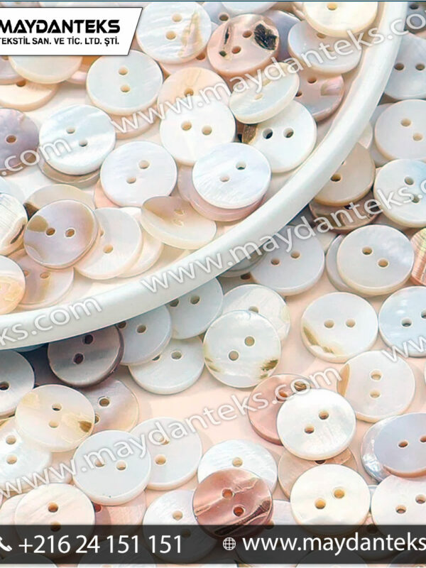 lot-de-boutons-en-nacre-naturelle-irisee-2-trous-pour-confection-textile-luxe-mercerie-gros-plan-texture-coquillage